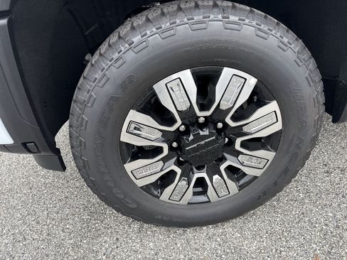 New 2026 GMC Sierra 3500 Denali w/ Denali Reserve Package AWD/4WD image 8