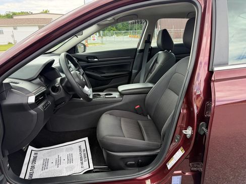 Used 2025 Nissan Altima 2.5 SV FWD image 10