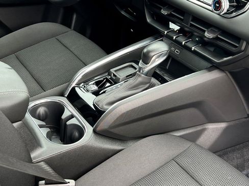 Used 2024 GMC Canyon Elevation image 9