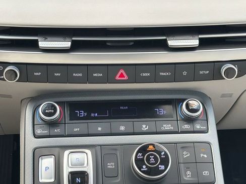 Used 2024 Hyundai Palisade Limited AWD/4WD image 19