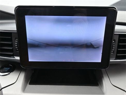 Used 2022 Ford Explorer XLT w/ Equipment Group 202A image 19