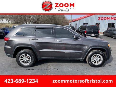 Used 2020 Jeep Grand Cherokee Laredo image 1