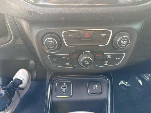 Used 2018 Jeep Compass Limited FWD image 22
