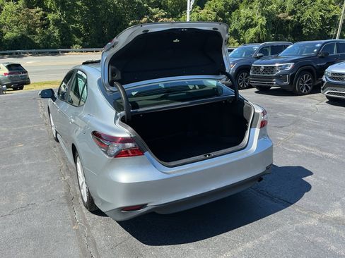 Used 2022 Toyota Camry LE w/ Convenience Package FWD image 17