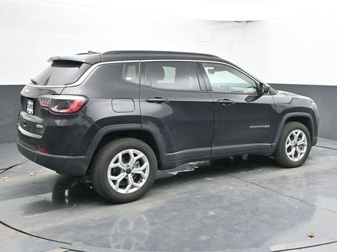 Used 2025 Jeep Compass Latitude image 11