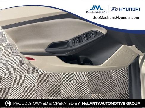 Used 2015 Ford Focus SE w/ SE Cold Weather Package image 19