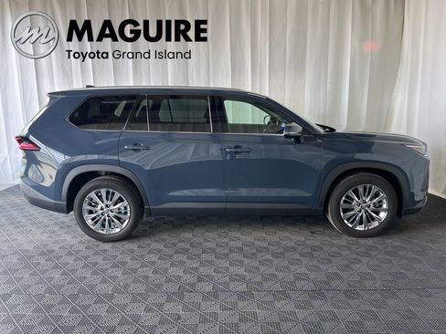 Used 2025 Toyota Grand Highlander AWD image 2