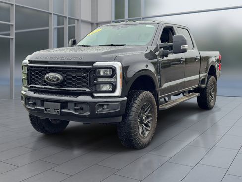 Used 2025 Ford F250 Lariat w/ Black Appearance Package image 1