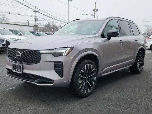 Used 2026 Volvo XC90 B6 Ultra w/ Protection Package Premier image 3