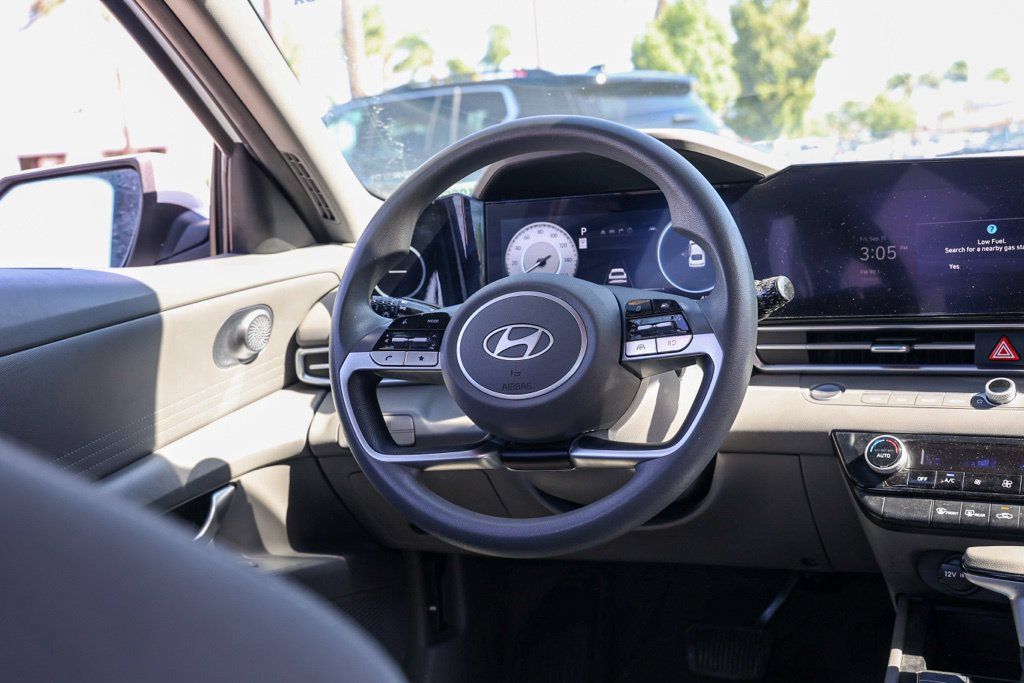 Used 2024 Hyundai Elantra SEL FWD image 23