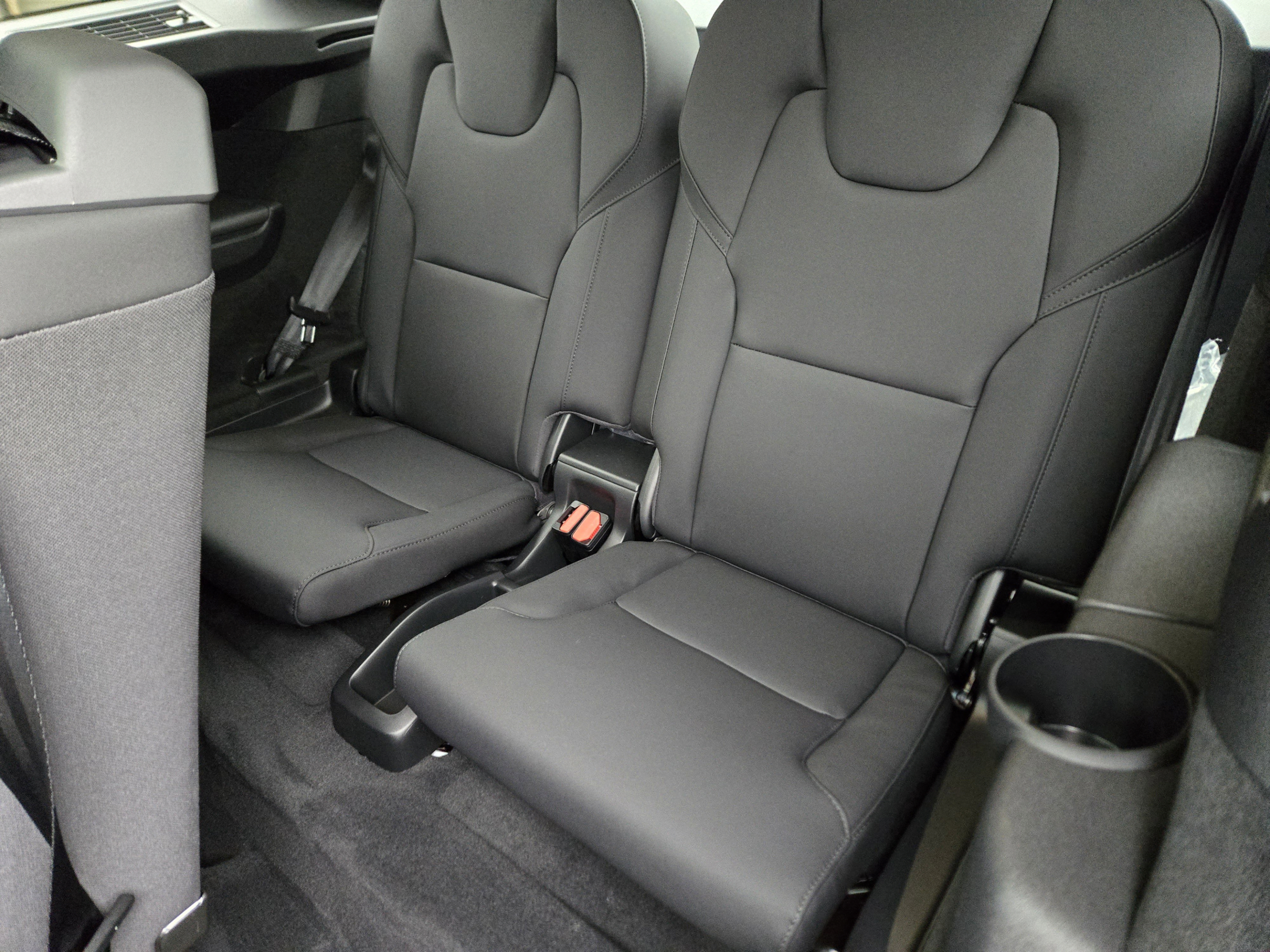 New 2026 Volvo XC90 T8 Plus w/ Protection Package Premier AWD/4WD image 27