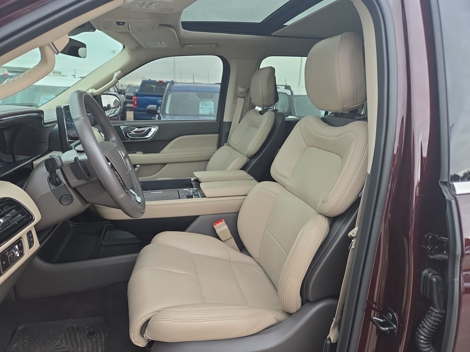 Used 2023 Lincoln Navigator 4WD image 10