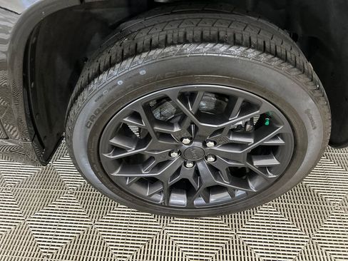 Used 2025 Jeep Grand Cherokee L Summit AWD/4WD image 10