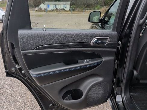 Used 2019 Jeep Grand Cherokee Laredo image 14