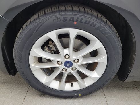 Used 2020 Ford Fusion SE FWD image 31