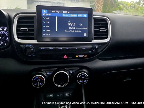 Used 2022 Hyundai Venue SEL FWD image 34