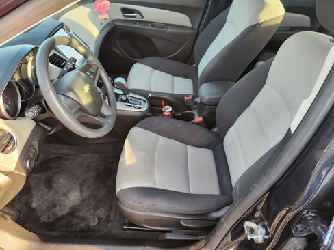 Used 2016 Chevrolet Cruze LS image 11