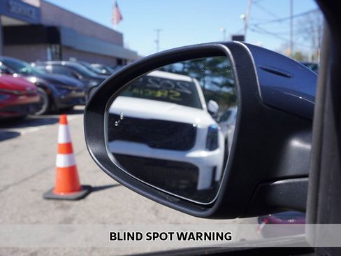 Used 2023 Kia Forte LXS w/ LXS Technology Package image 4