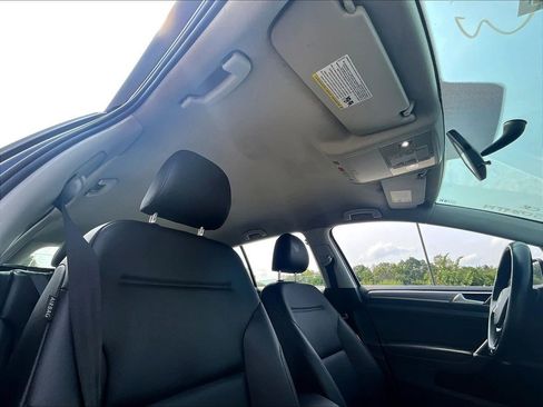 Used 2017 Volkswagen Golf Alltrack S image 19