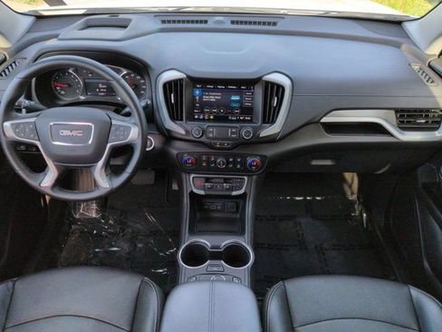 Used 2024 GMC Terrain SLT w/ Tech Package FWD image 15