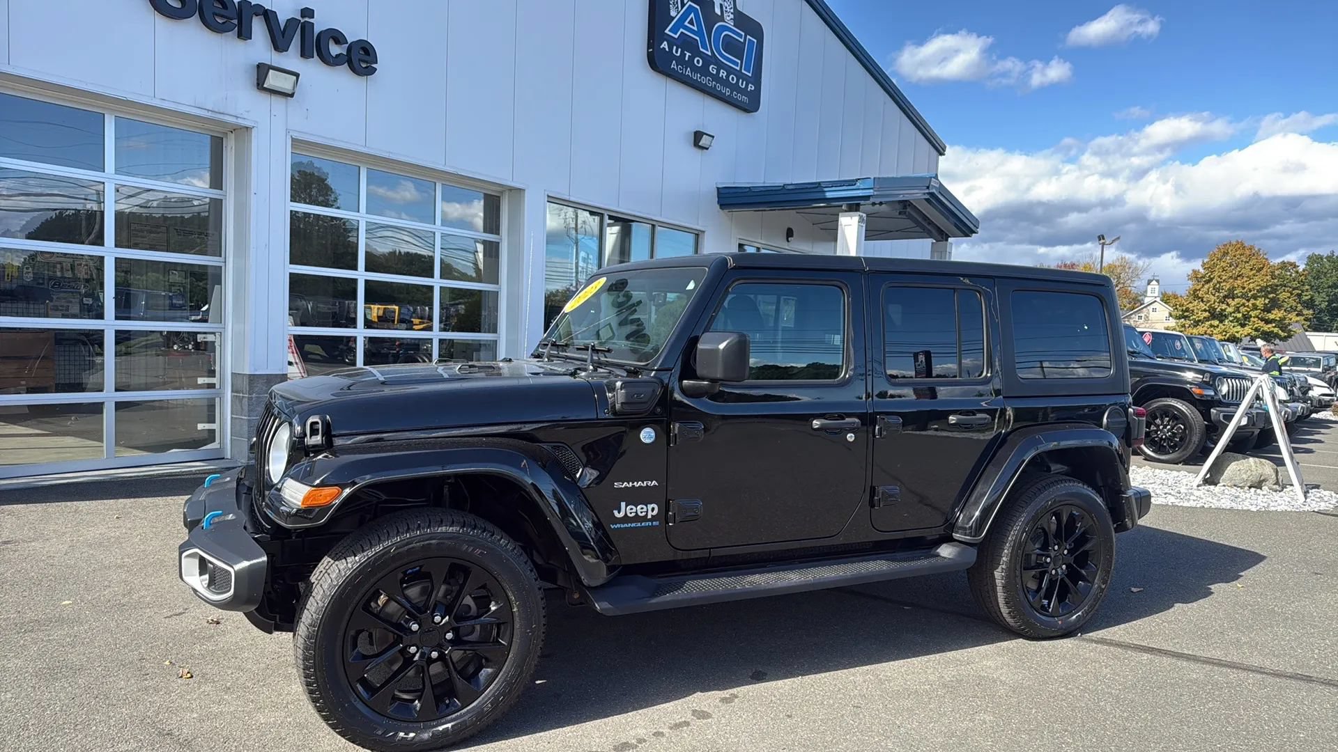 Used 2023 Jeep Wrangler Unlimited Sahara w/ Cold Weather Group AWD/4WD image 1