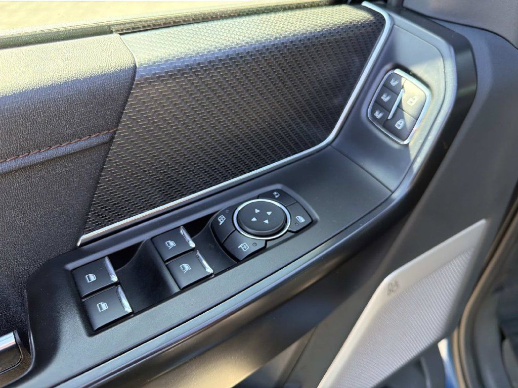 Used 2022 Ford F150 Raptor w/ Equipment Group 801A High AWD/4WD image 18