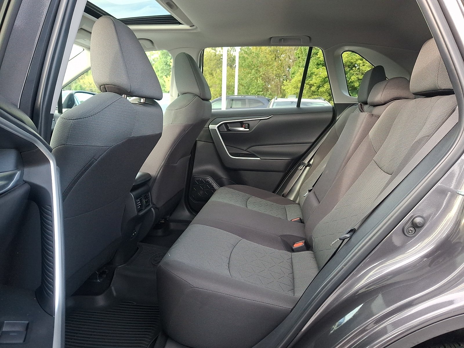 Used 2024 Toyota RAV4 XLE w/ Convenience Package AWD/4WD image 10