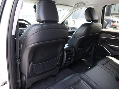 Used 2022 Jeep Grand Cherokee Limited RWD image 16