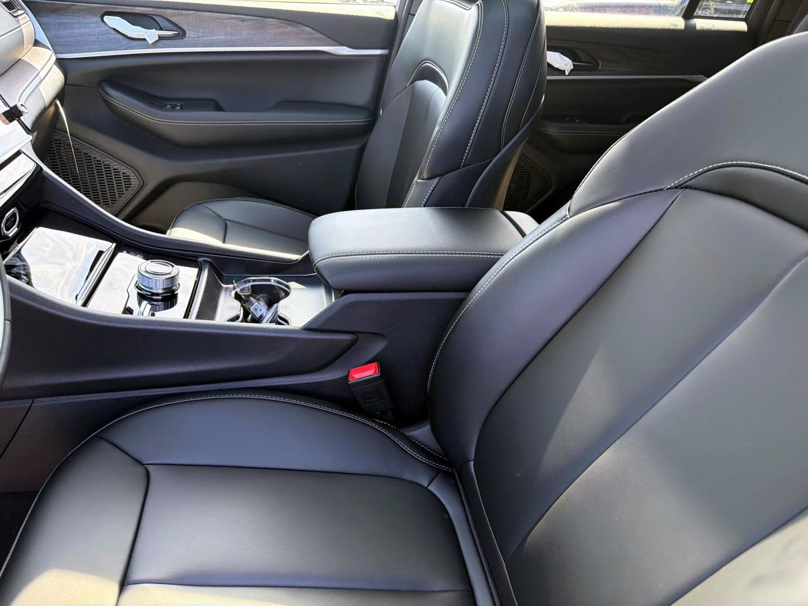 New 2027 Jeep Grand Cherokee Limited AWD/4WD image 10