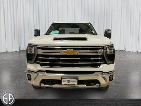 Used 2024 Chevrolet Silverado 2500 LTZ image 2