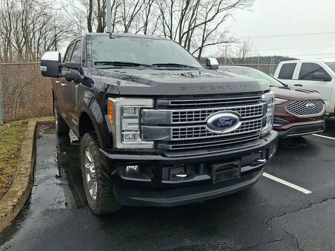 Used 2017 Ford F250 Platinum w/ Platinum Ultimate Package image 2