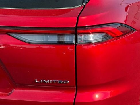 Used 2025 Toyota Crown Signia Limited image 32