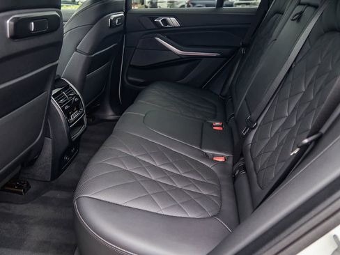 Used 2024 BMW X5 xDrive40i w/ Premium Package image 18