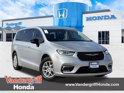 Used 2024 Chrysler Pacifica Touring-L