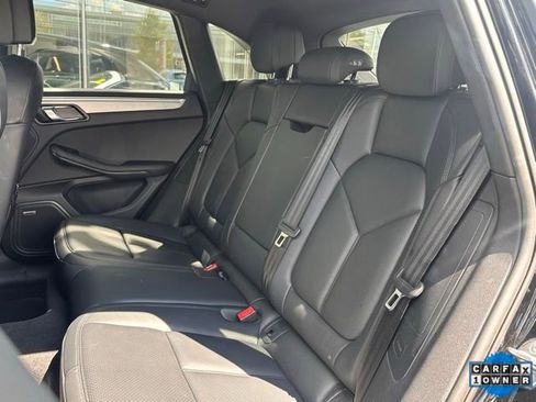 Used 2023 Porsche Macan S w/ Premium Package image 8