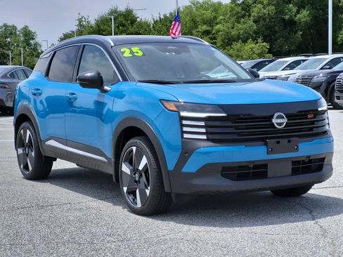 Used 2025 Nissan Kicks SR AWD/4WD image 2