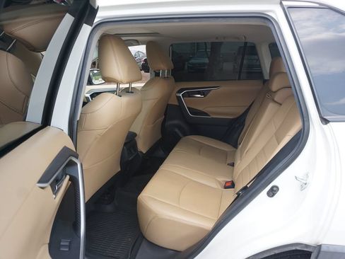 Used 2021 Toyota RAV4 XLE Premium FWD image 14