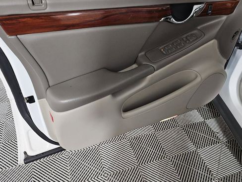 Used 2005 Cadillac De Ville Premium image 7
