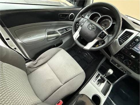 Used 2014 Toyota Tacoma PreRunner image 9