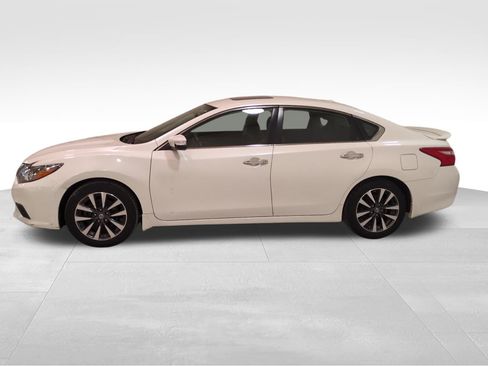 Used 2017 Nissan Altima 2.5 SL w/ 2.5 Technology Package image 8