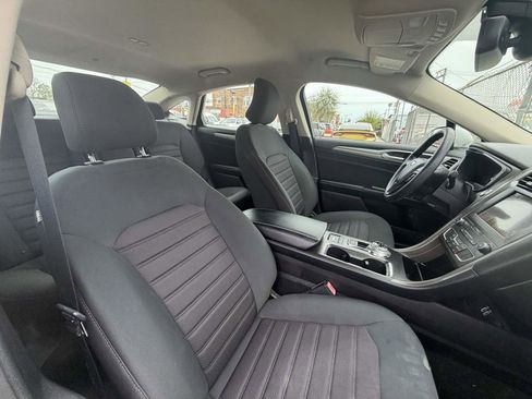 Used 2019 Ford Fusion SE FWD image 25