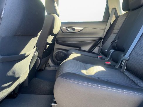 Used 2017 Nissan Rogue SV w/ Midnight Edition image 13