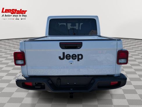 Used 2025 Jeep Gladiator Sport AWD/4WD image 4
