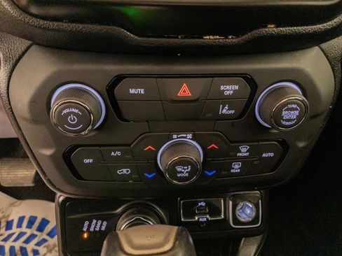 Used 2022 Jeep Renegade Latitude w/ Sun/Sound Group image 22