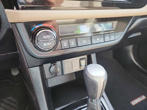 Used 2015 Toyota Corolla LE image 24