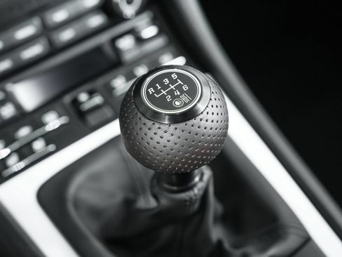 Used 2025 Porsche 718 Cayman RWD image 31