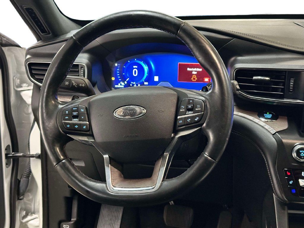 Used 2020 Ford Explorer Platinum w/ Premium Technology Package AWD/4WD image 22