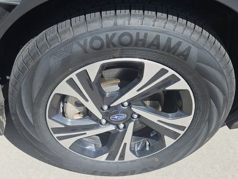 Used 2024 Subaru Crosstrek 2.0i Premium w/ Crosstrek Mirror Package AWD/4WD image 2