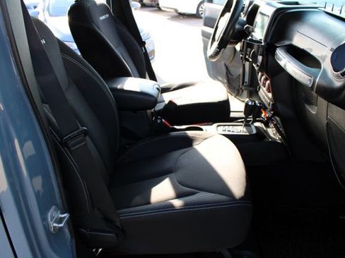 Used 2015 Jeep Wrangler Unlimited Rubicon AWD/4WD image 33
