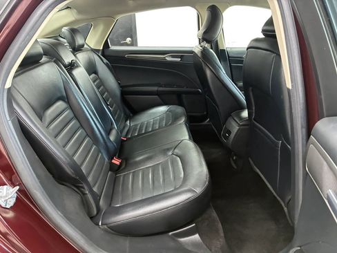 Used 2017 Ford Fusion SE w/ Fusion SE Technology Package FWD image 17